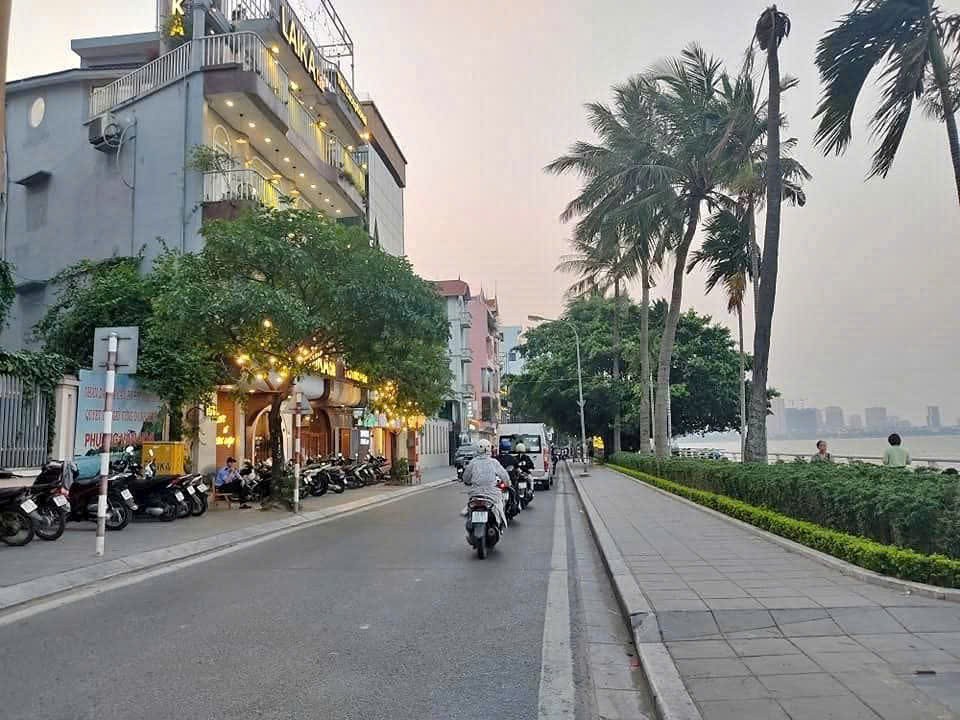 SIÊU PHẨM MẶT PHỐ  VIEW HỒ TÂY MẶT PHỐ TRÍCH SÀIDIỆN TÍCH 70M M NHÀ 5 TẦNG MẶT TIỀN 4,6M ĐÃ HẠ 2