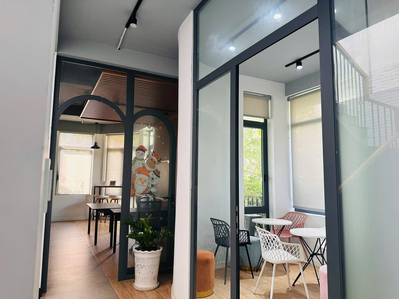 Cho thuê Nhà mặt tiền Phường Phú Hữu, Quận 9, Diện tích 185m², Giá 27 Triệu/tháng 12