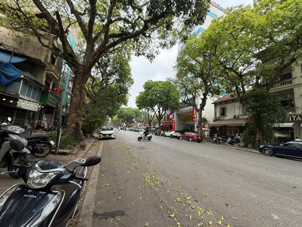 CỰC HIẾM - MẶT PHỐ TRẦN HƯNG ĐẠO _ HOÀN KIẾM.DT 390M NHÀ 2 TẦNG MẶT TIỀN 9,5M CHỈ 380 TỶ