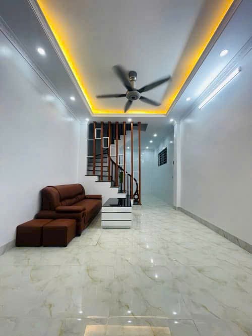 Bán nhà Chùa Láng - Lô góc 8 phòng ngủ 37m 9,2 tỷ