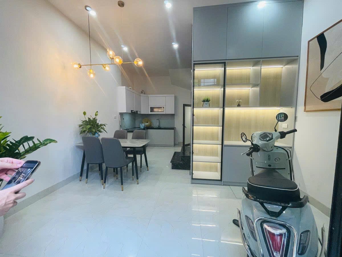 Bán nhà Quan Nhân xây mới thang máy 8.5 tỷ, ngõ nông gần phố 2