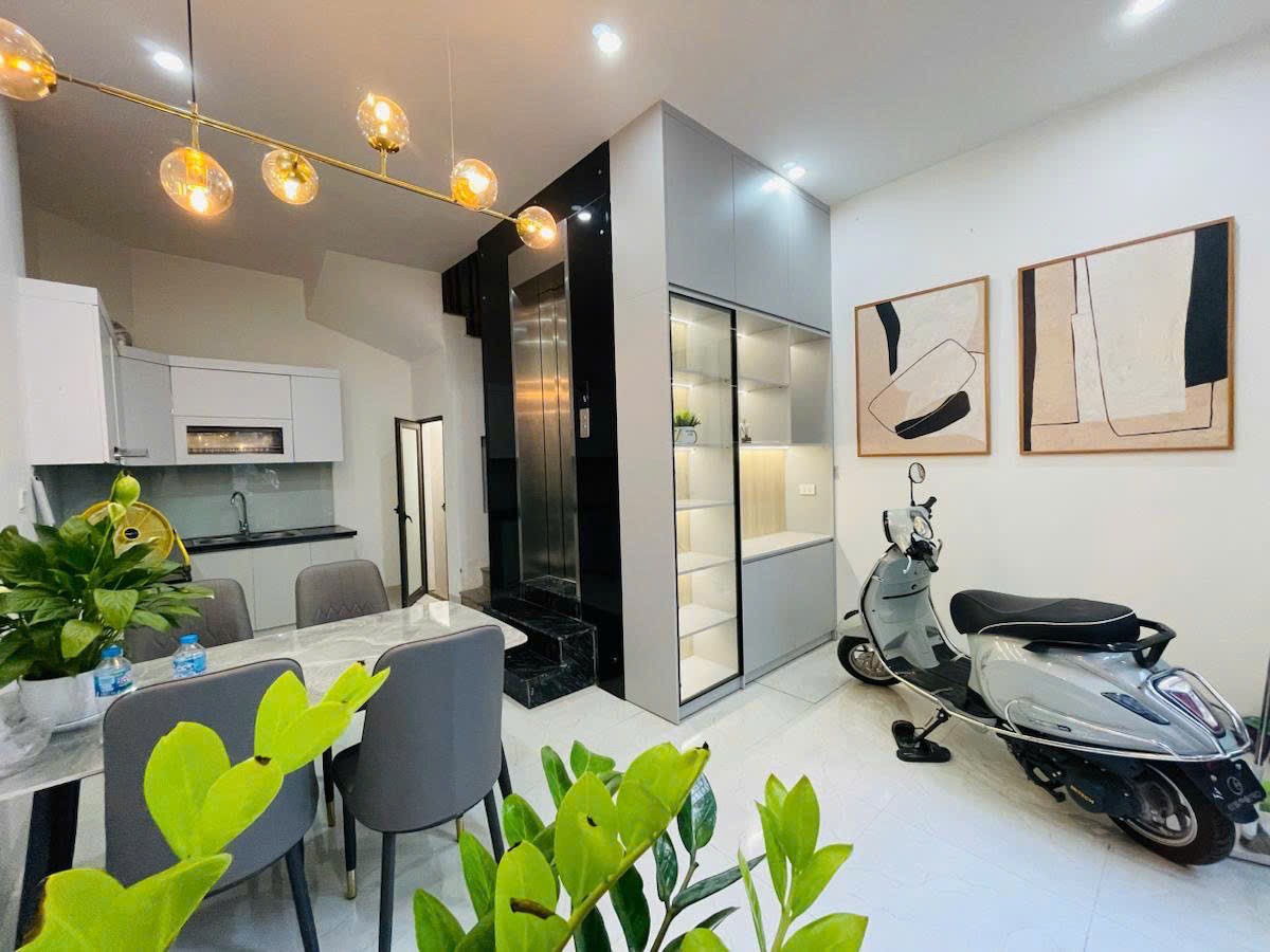 Bán nhà Quan Nhân xây mới thang máy 8.5 tỷ, ngõ nông gần phố 3