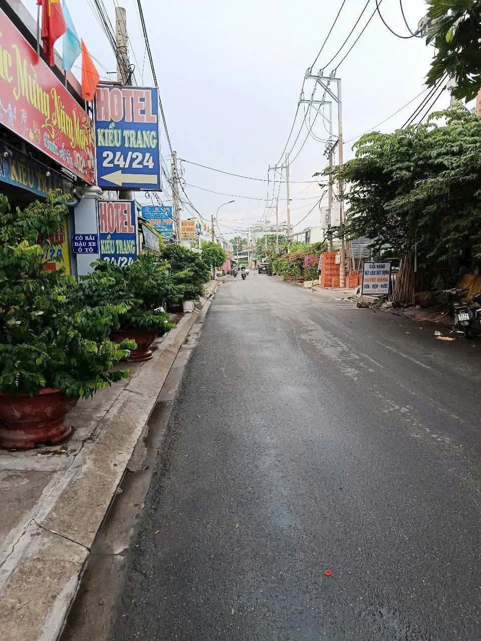 KHÁCH SẠN 17 PHÒNG + TRỤ ANTEN – THU NHẬP 87TR/THÁNG – SÁT MT LÊ VĂN KHƯƠNG GIÁ 11 TỶ