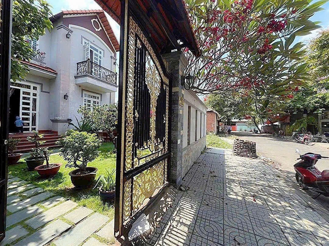 Cần bán Biệt thự Phường Hiệp Bình Phước, Thủ Đức, Diện tích 200m², Giá 12.6 Tỷ