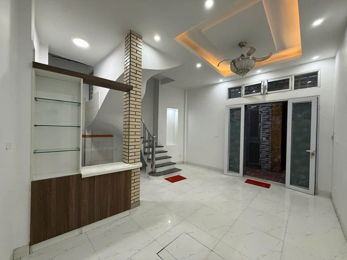 Bán nhà Vương Thừa Vũ - Khu phân lô quân đội 6 tầng giá 7,65 tỷ