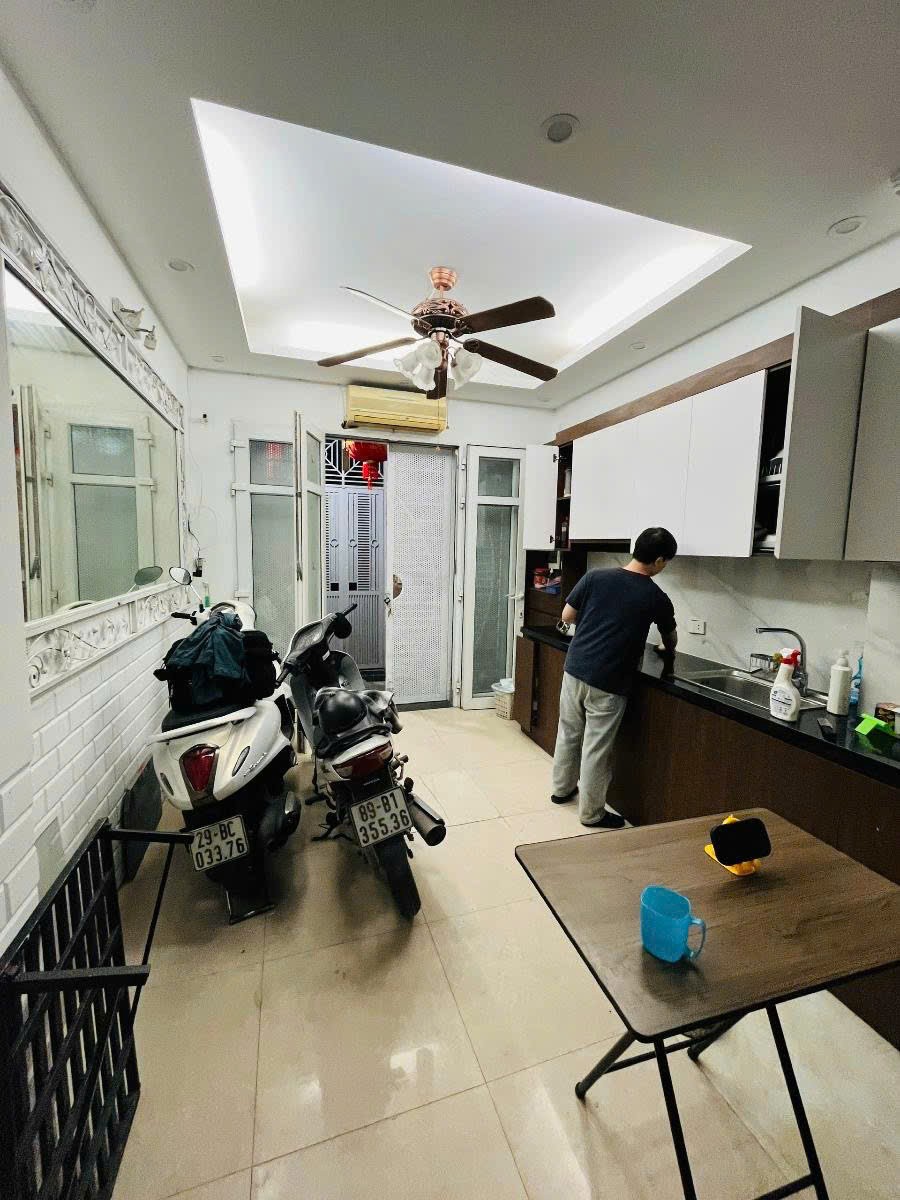NHÀ ĐẸP - DÂN XÂY - NGÕ THÔNG - 10M RA Ô TÔ - Ở SƯỚNG - PHÂN KHÚC HIẾM 20M2*5T 3