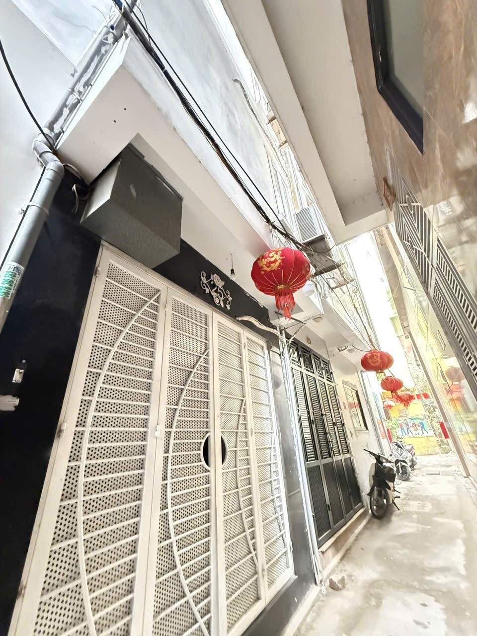 NHÀ ĐẸP - DÂN XÂY - NGÕ THÔNG - 10M RA Ô TÔ - Ở SƯỚNG - PHÂN KHÚC HIẾM 20M2*5T 2