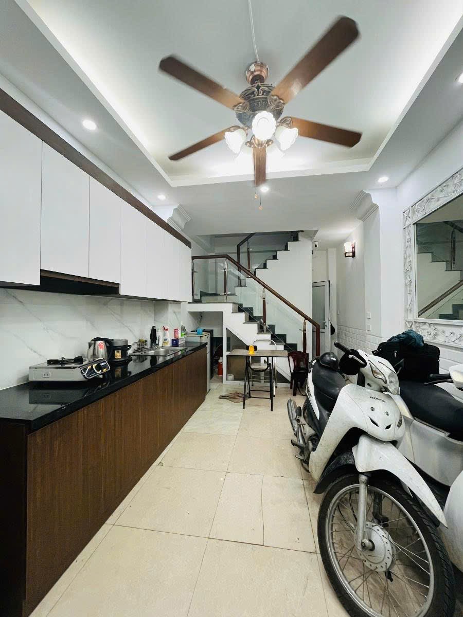 NHÀ ĐẸP - DÂN XÂY - NGÕ THÔNG - 10M RA Ô TÔ - Ở SƯỚNG - PHÂN KHÚC HIẾM 20M2*5T 5
