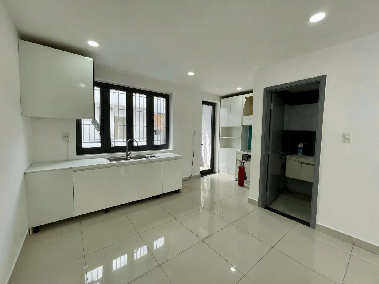 Cần bán Nhà mặt tiền Phường Phú Thuận, Quận 7, Diện tích 85m², Giá 16,49 Tỷ 2
