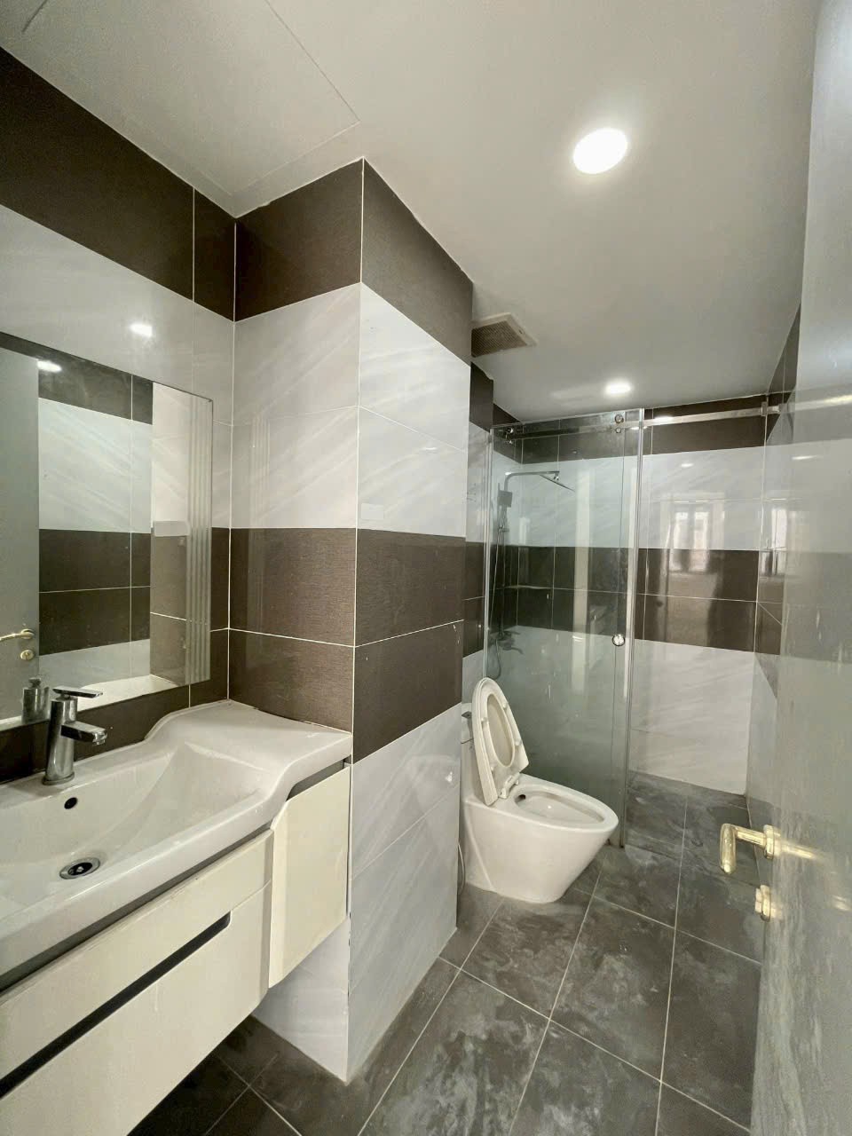 Cần bán Nhà mặt tiền Phường Phú Thuận, Quận 7, Diện tích 85m², Giá 16,49 Tỷ 5