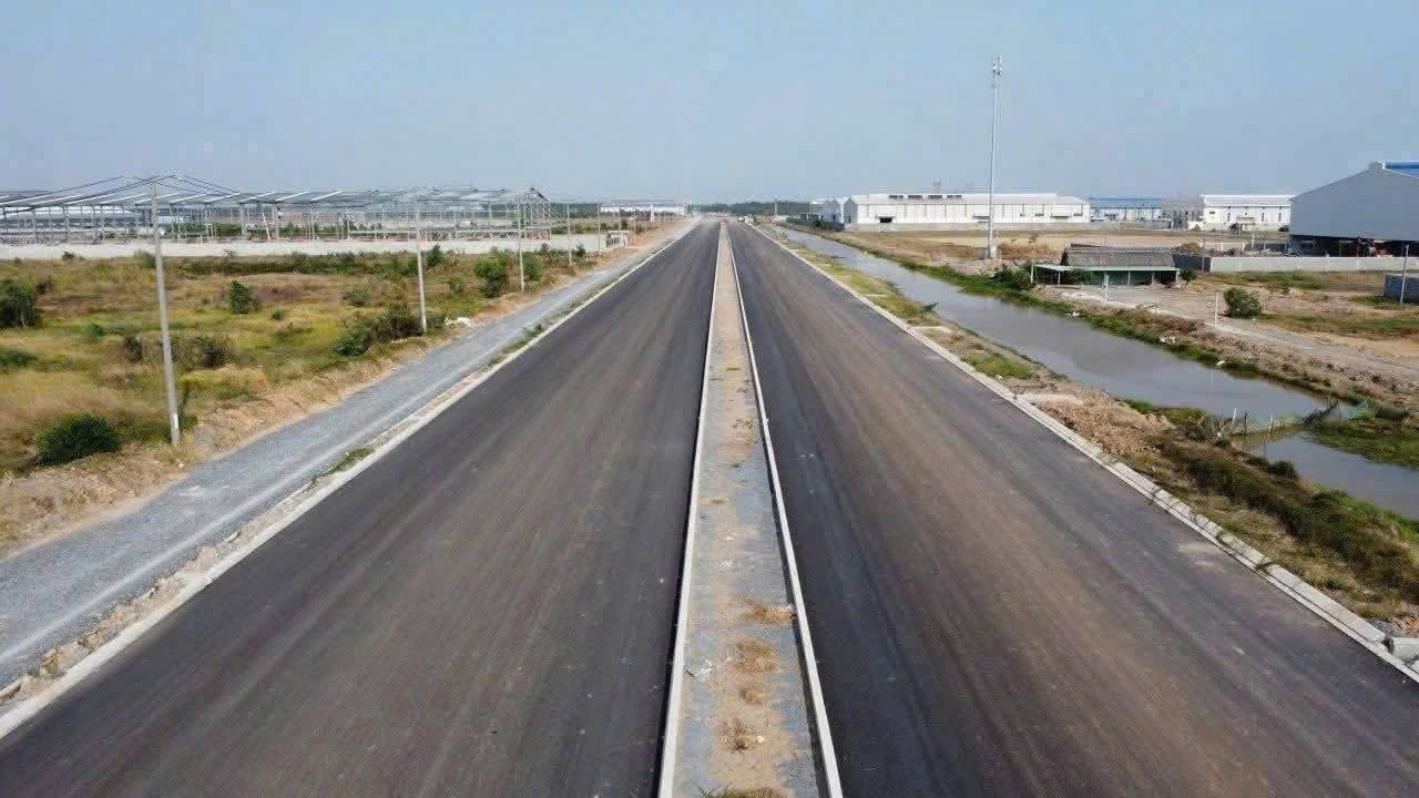 1562m2 đất (300m2 thổ) xã Đức Hòa Đông, Đức Hòa , Long AN giá 7,8 tỷ 2