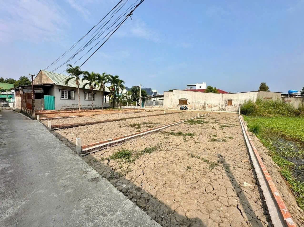 3 nền thổ cư hẻm beton thị trấn Cần Giuộc dt 109m2 -118m2 -125m2 giá 1,85 tỷ / nền 3