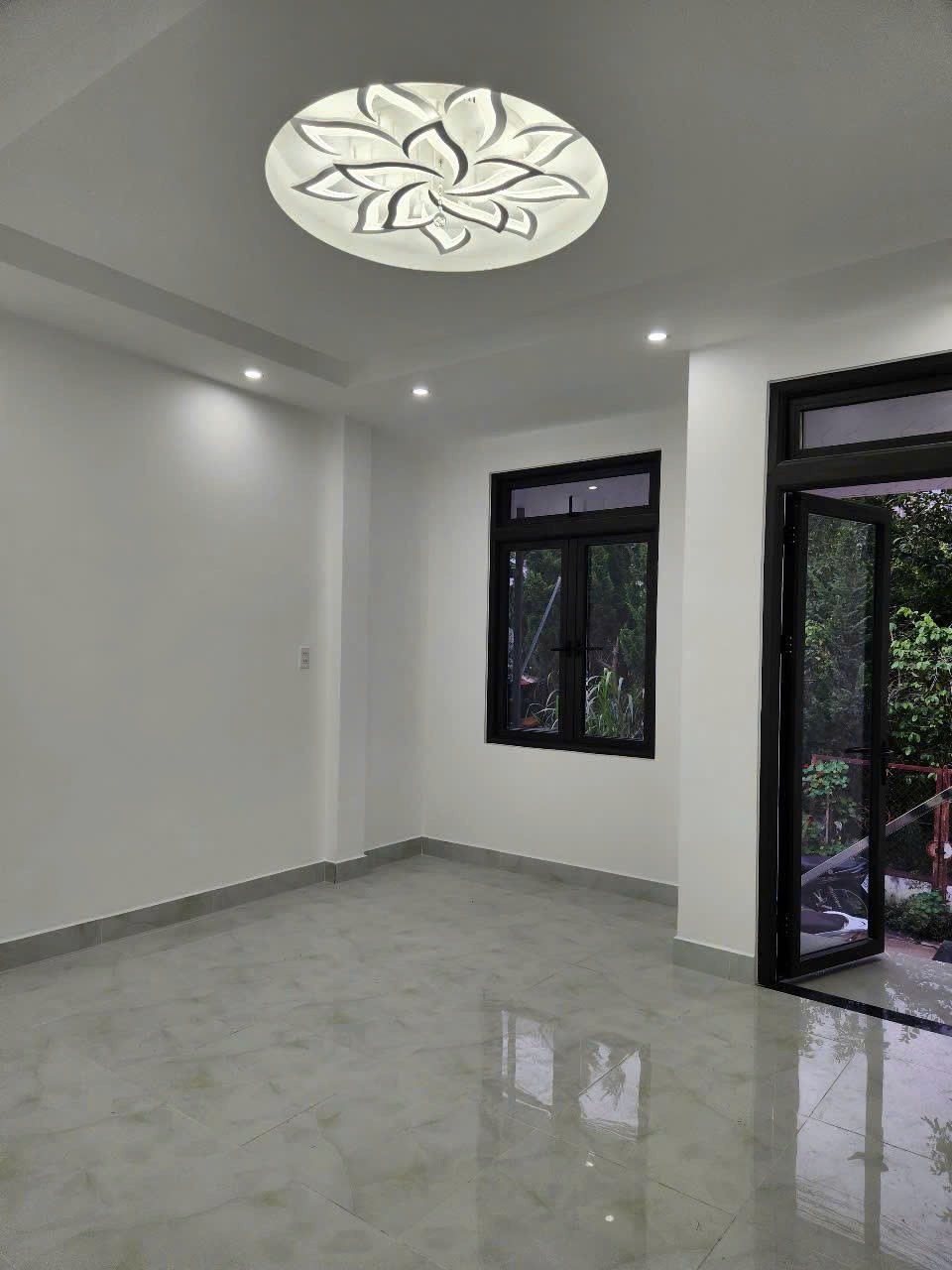CHO THUÊ NHÀ NGUYÊN CĂN 2 TẦNG 2 MẶT TIỀN HẺM Ô TÔ AN BÌNH PHƯỜNG 3  ĐÀ LẠT GIÁ 10 TRIỆU 5