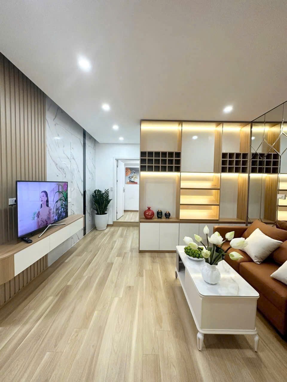 Căn tập thể phố Thọ Lão Hai Bà Trưng dt 120m2 giá chỉ có 2,25 tỷ nhà đẹp long lanh 3
