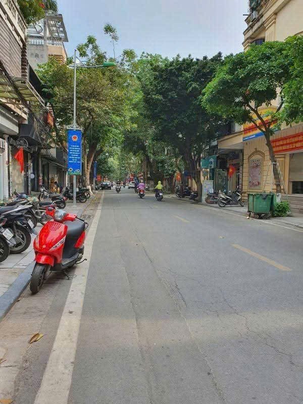 SIÊU PHẨM MẶT PHỐ HÀNG CÓTVỊ TRÍ ĐẮC ĐỊA, LÔ GÓC, KINH DOANH SẦM UẤTSỔ ĐỎ, NỞ HẬU