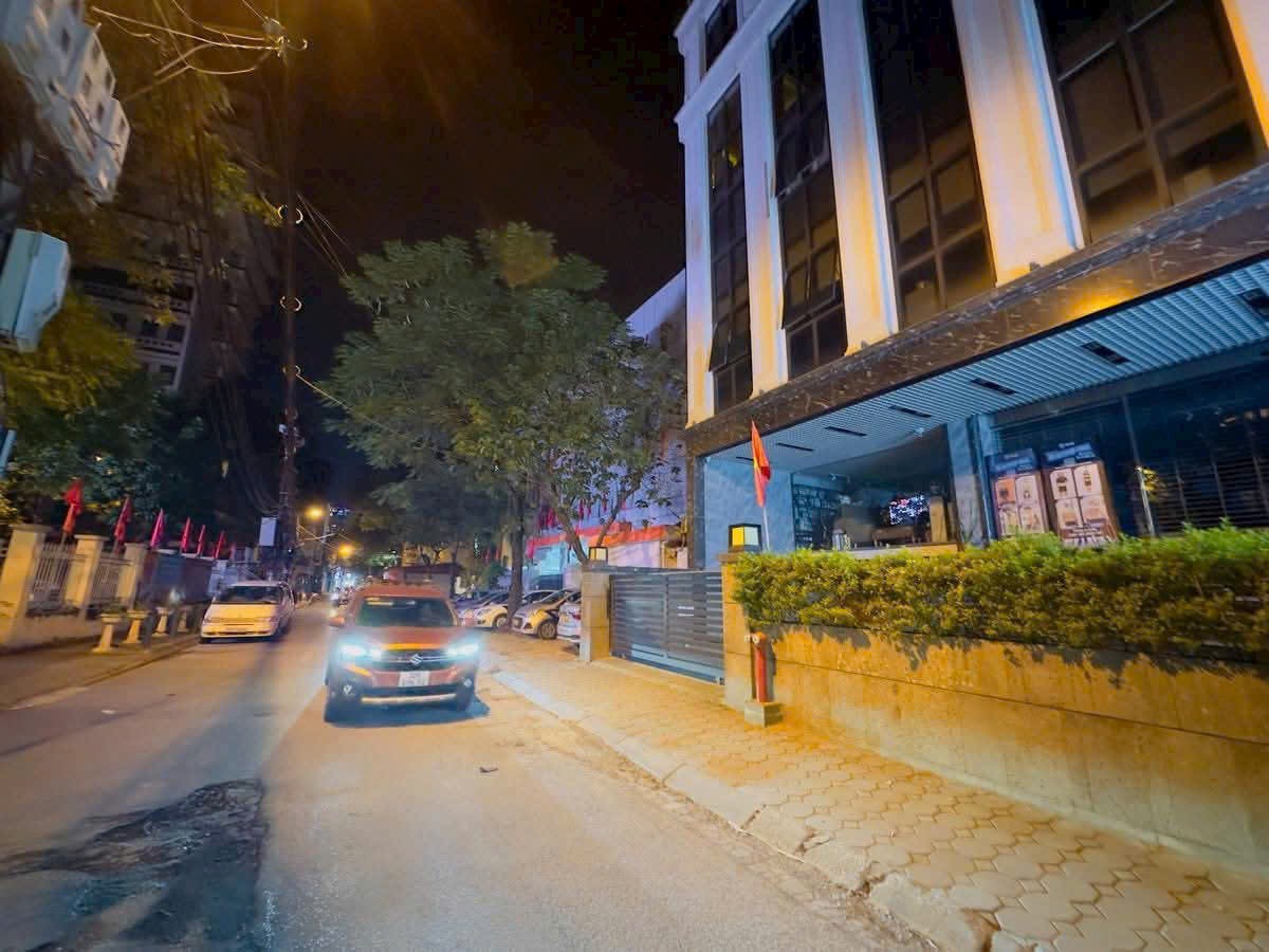 SIÊU PHẨM BUILDING TÂY HỒ - DÒNG TIỀN 2.4 TỶ/NĂMTHANG MÁY -  MẶT PHỐ - MẶT TIỀN KHỦNG 13M - HẦM