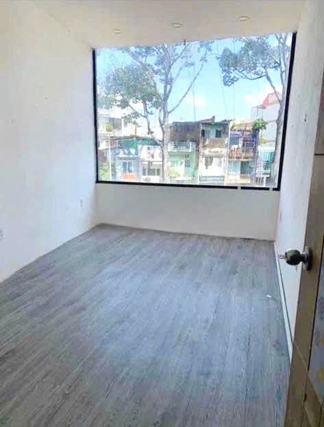 15 Triệu: HIẾM nguyên căn MẶT TIỀN đường 3 tháng 2 Q10- cao 4 tầng 3 phòng thông suốt. VŨ 2