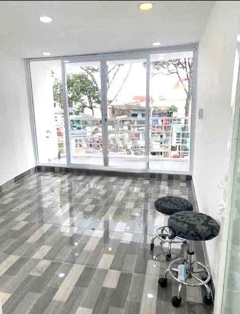 15 Triệu: HIẾM nguyên căn MẶT TIỀN đường 3 tháng 2 Q10- cao 4 tầng 3 phòng thông suốt. VŨ 3