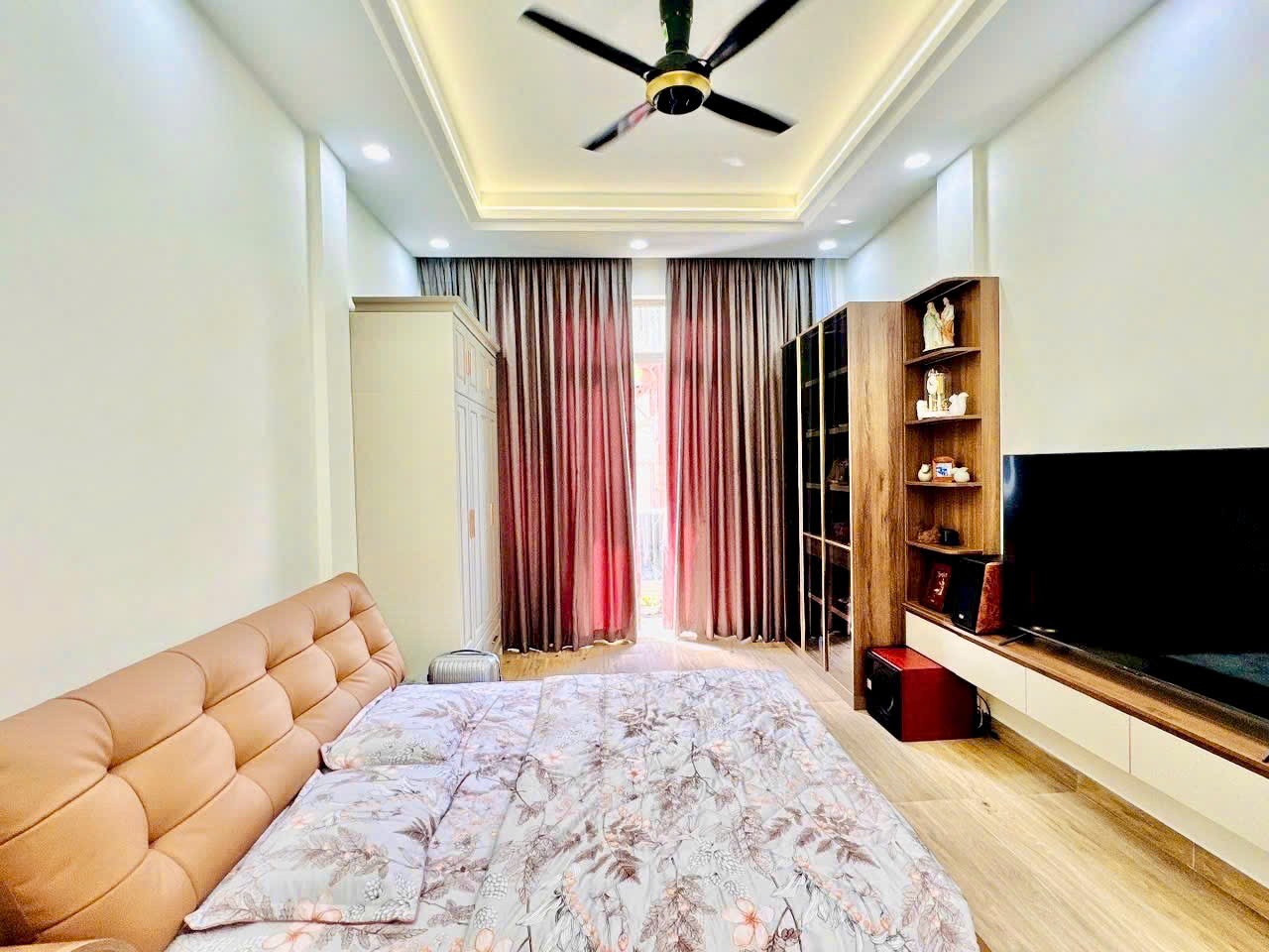 Nhà Quận 1- mặt tiền Phường Tân Định- xe hơi trong nhà 60m2 cao 3 Tầng NT sịn: 18 Tỷ. VŨ 0933910039 4