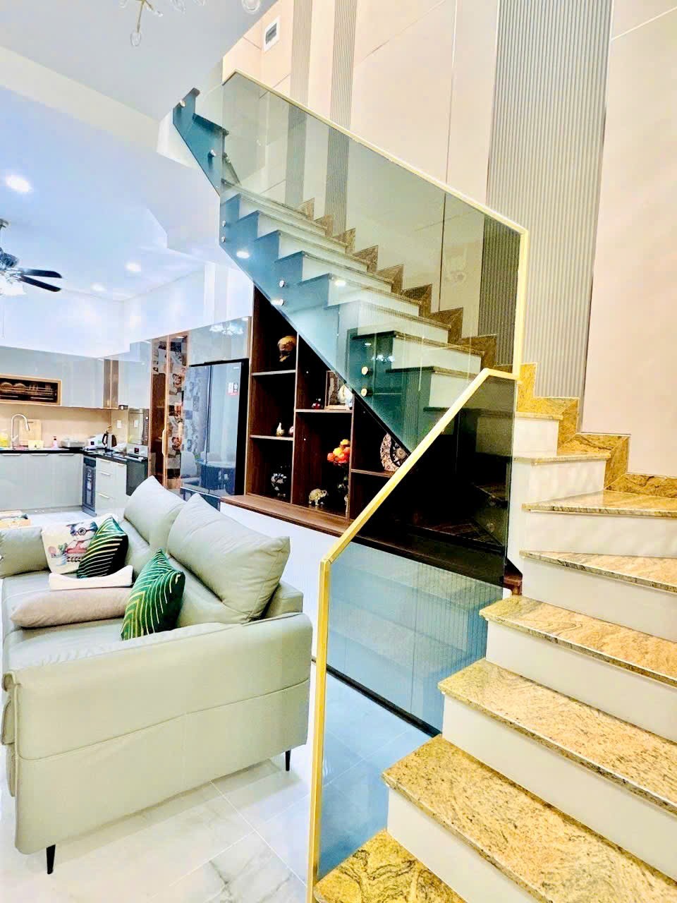 Nhà Quận 1- mặt tiền Phường Tân Định- xe hơi trong nhà 60m2 cao 3 Tầng NT sịn: 18 Tỷ. VŨ 0933910039 3