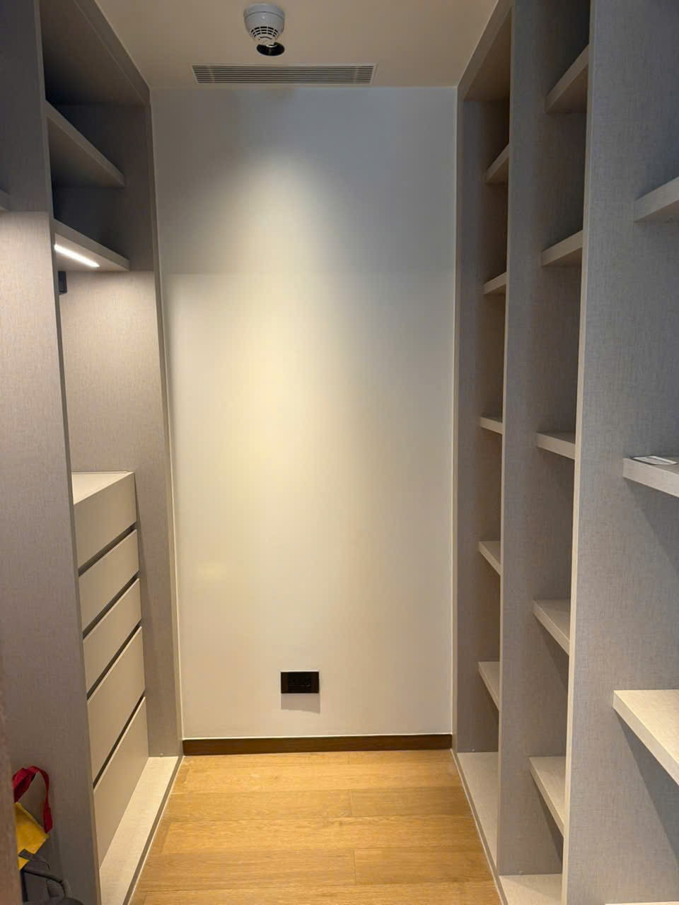 Cho thuê Căn hộ chung cư Phường Bến Nghé, Quận 1, Diện tích 121m², Giá 150 Triệu/tháng