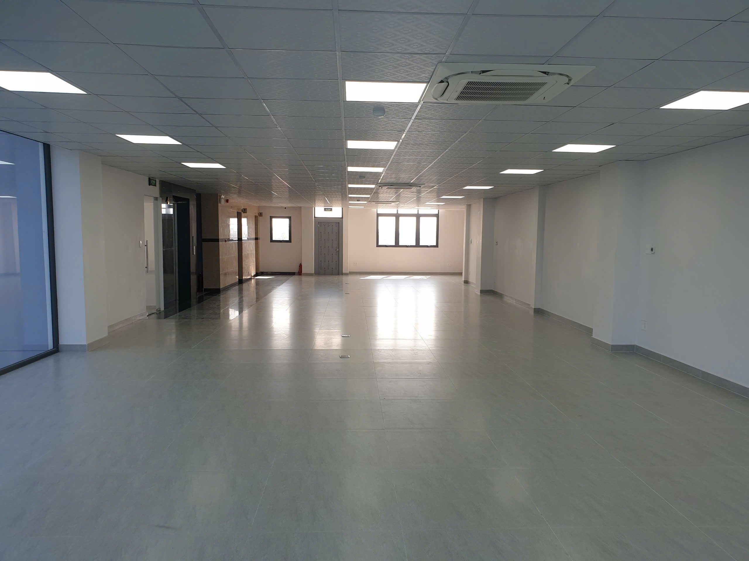 Cho thuê Văn phòng Phường Phước Long A, Quận 9, Diện tích 220m², Giá 48.400 Triệu/tháng 4