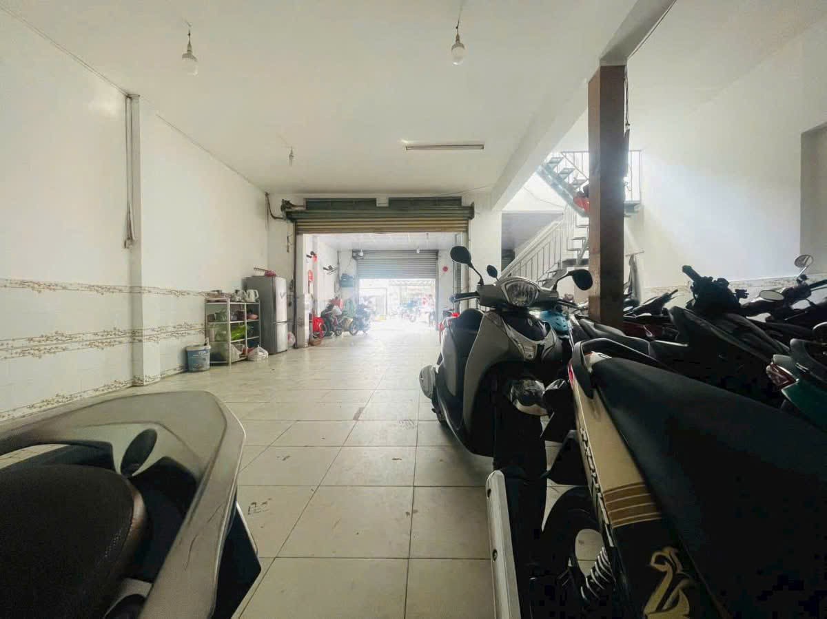 NHÀ (5.6X25) MẶT TIỀN NGUYỄN THỊ KIỂU – Q12  SHOWROOM – SPA – NHA KHOA – CAFE 3