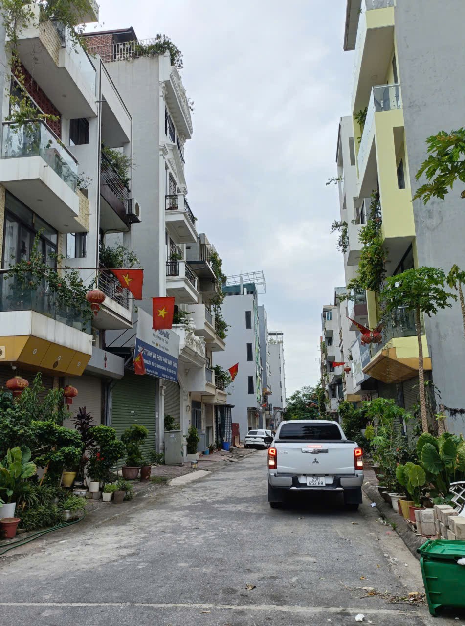 PL TC75 Lai Xá 67.5m2 - 7 tầng TM, 2 ô tô tránh, NT đẹp, giá 14,5 tỷ