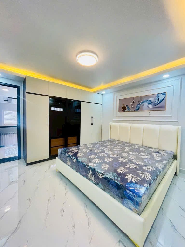 Bán nhà 5 tầng Siêu VIP , đường oto 8m , Huỳnh Tấn Phát 4