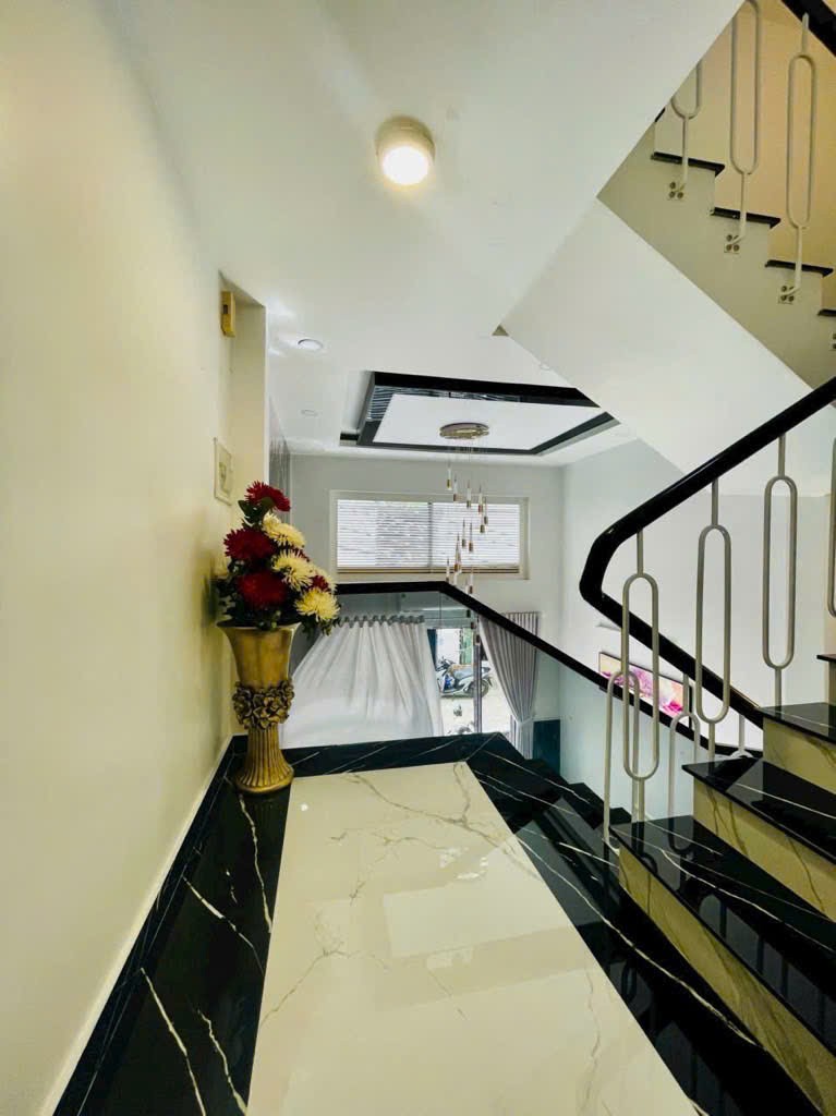 Bán nhà 5 tầng Siêu VIP , đường oto 8m , Huỳnh Tấn Phát 3
