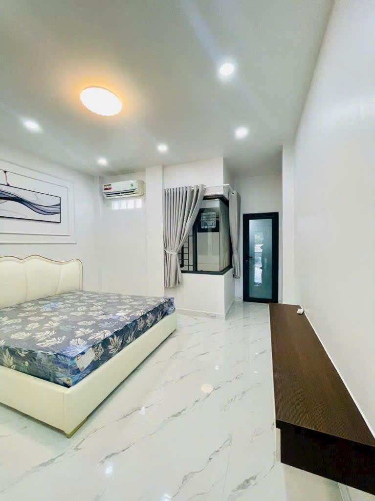Bán nhà 5 tầng Siêu VIP , đường oto 8m , Huỳnh Tấn Phát 5