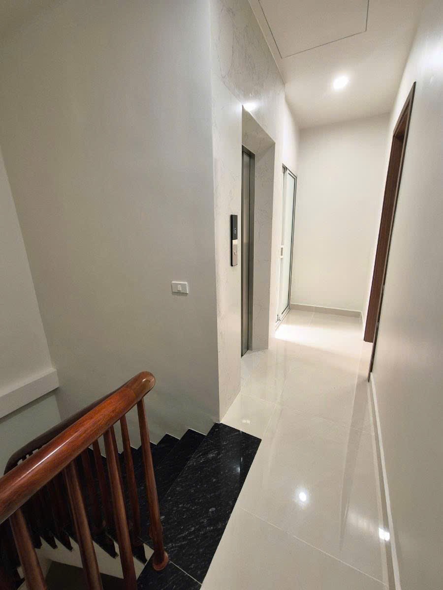Bán nhà Tôn Đức Thắng mặt ngõ kinh doanh 30m ra phố 45m xây 6 tầng thang máy 3