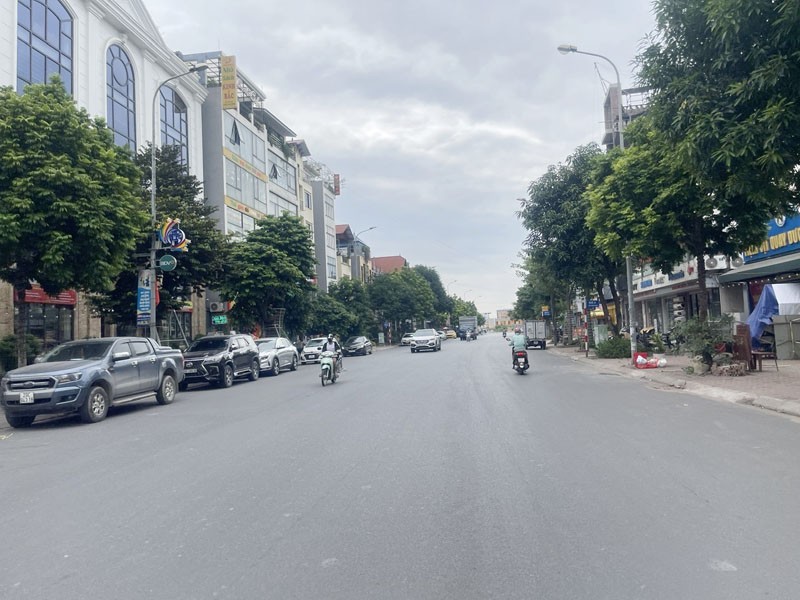Bán Shophouse Sông Hồng: 90m2 mặt phố Thành Trung. Vị trí đẹp, đang cho thuê 25tr/tháng