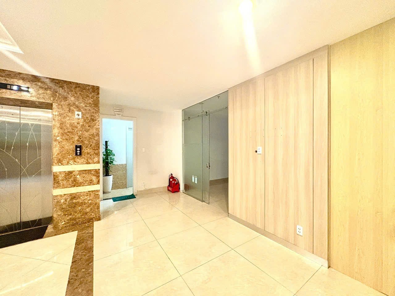 Cho thuê Văn phòng Phường Thảo Điền, Quận 2, Diện tích 300m², Giá Thương lượng 3