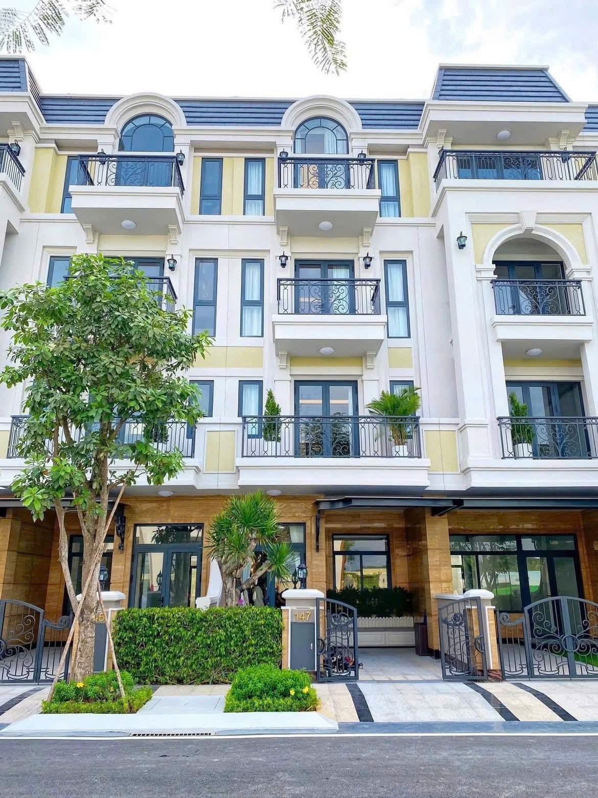 Cần bán Nhà mặt tiền Phường Phú Hữu, Quận 9, Diện tích 97m², Giá 16.8 Tỷ 2