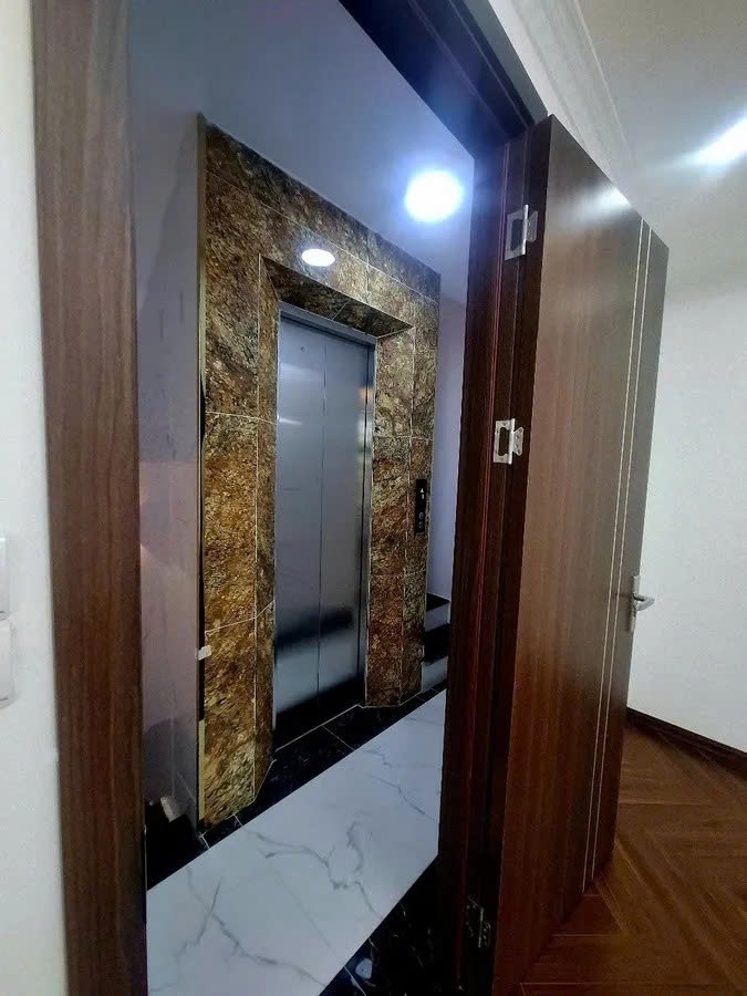 NHÀ ĐẸP Ở LUÔN Phố Nguyễn Văn Linh 35m2 X 6 Tầng X 9.8 tỷ Long Biên. 5