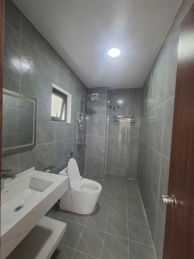 NHÀ ĐẸP Ở LUÔN Phố Nguyễn Văn Linh 35m2 X 6 Tầng X 9.8 tỷ Long Biên. 2