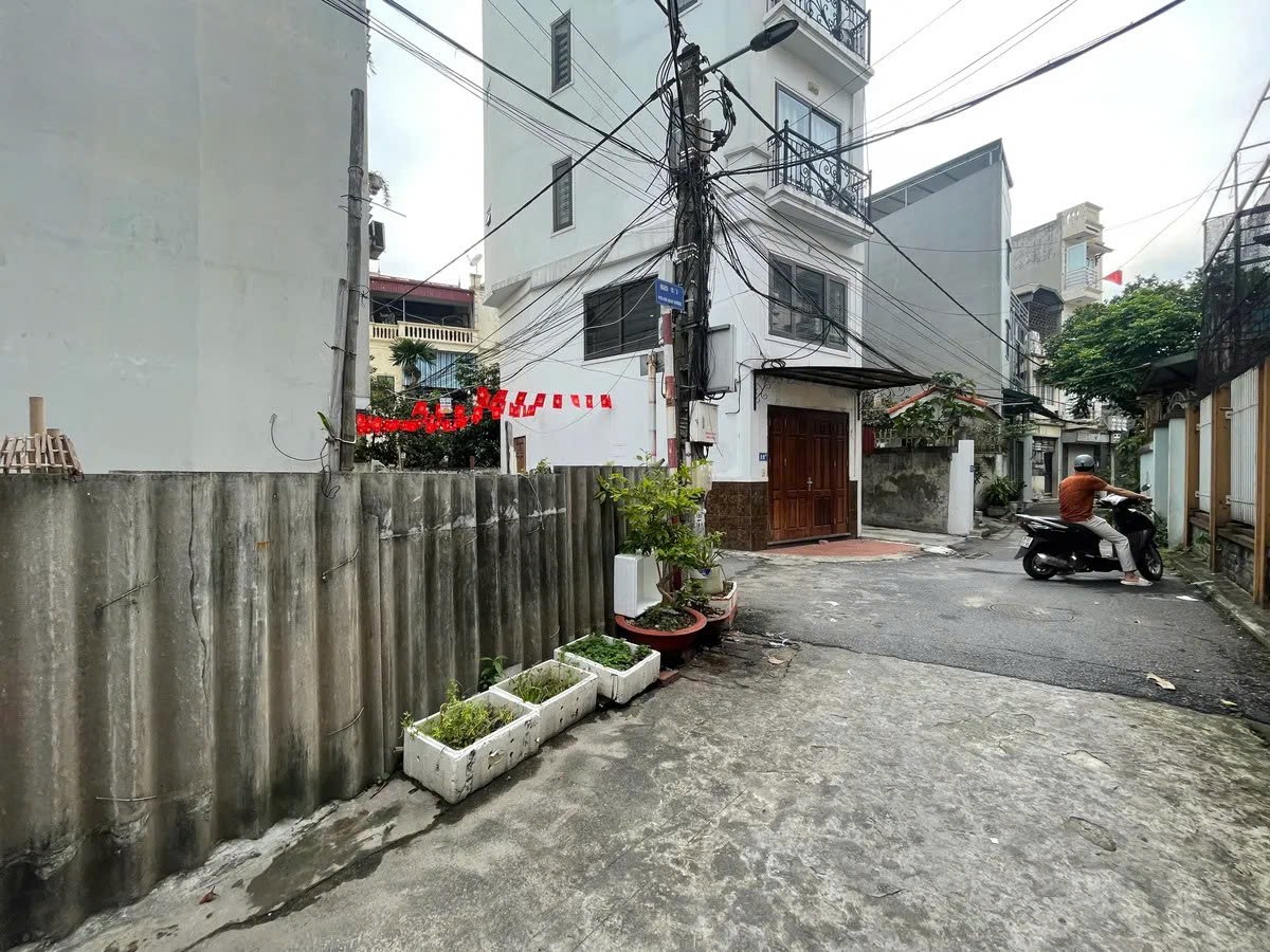 NHÀ MỚI ĐẸP Phố Kim Quan Thượng 35m2 X 6 tầng 9.2 tỷ Long Biên. 2