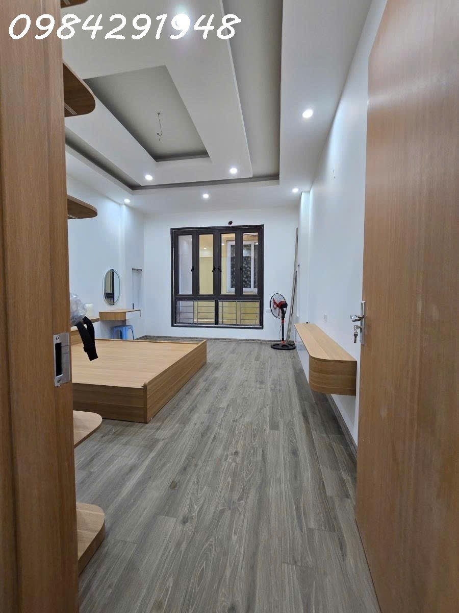 Bán nhà Vũ Tông Phan chỉ 25m ra mặt phố - S 43m 5 tầng  - Sổ đỏ nở hậu 3