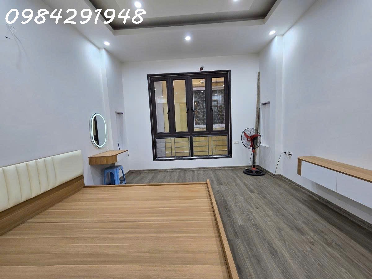 Bán nhà Vũ Tông Phan chỉ 25m ra mặt phố - S 43m 5 tầng  - Sổ đỏ nở hậu 5
