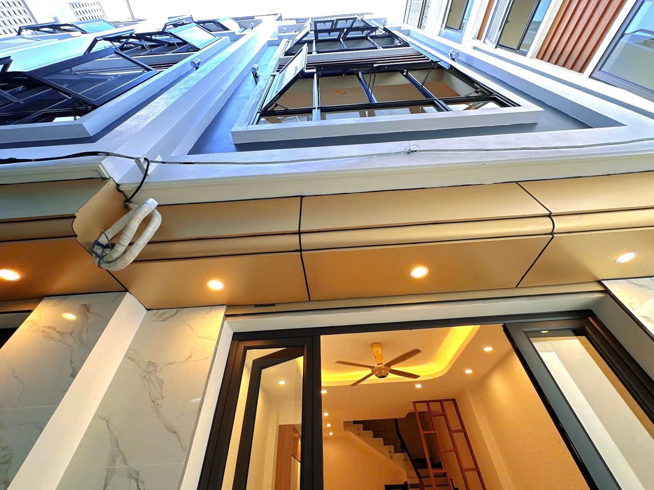 NHÀ ĐẸP – PHỐ LẠC LONG QUÂN, CẦU GIẤY – CHỦ ĐẦU TƯ XÂY UY TÍN VỚI HƠN 20 NĂM KINH NGHIỆM, XÂY TỐI