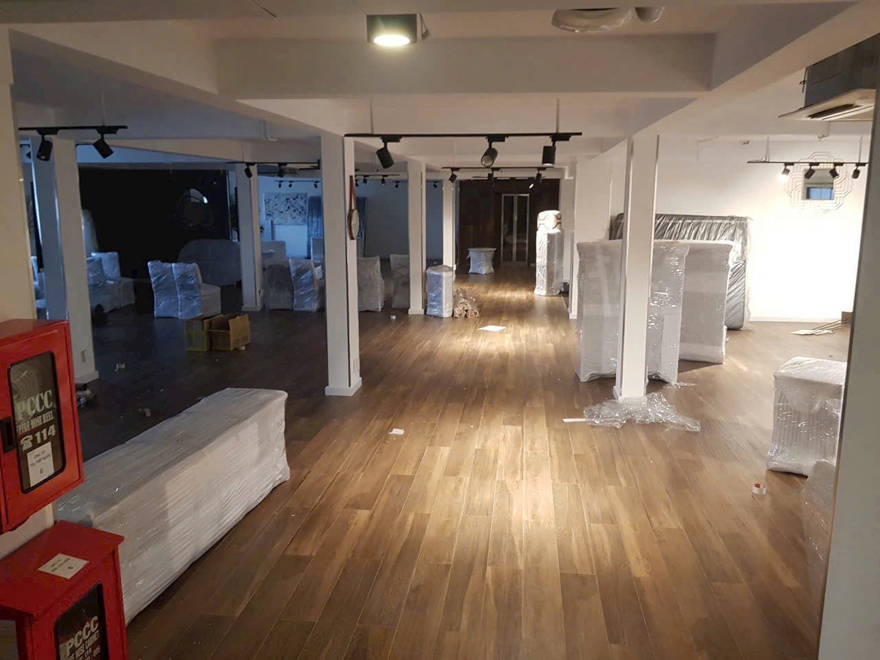Cho thuê Nhà mặt tiền Phường Tân Phong, Quận 7, Diện tích 500m², Giá 90 Triệu/tháng