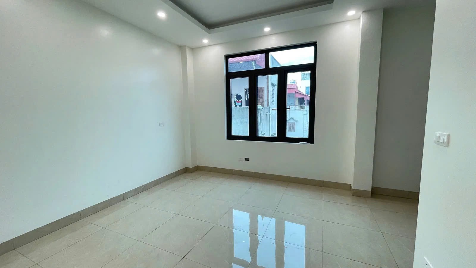 BÁN 300 M2 ĐẤT NGÔ GIA TỰ MẶT TIỀN 15M Ô TÔ VÀO ĐẤT TRUNG TÂM QUẬN LONG BIÊN. 4