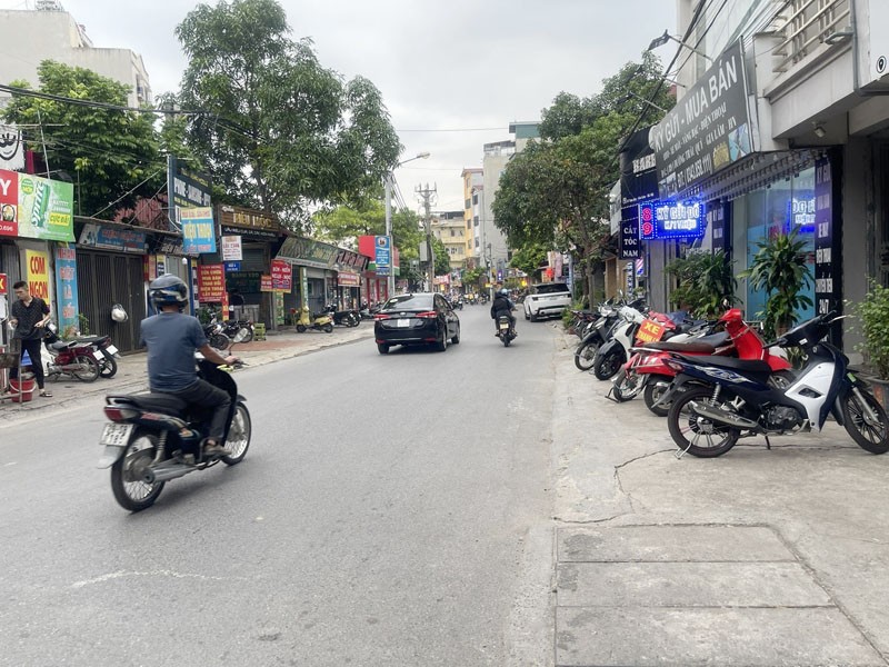 Cần bán 59m2 nhà 3 tầng phố Trâu Quỳ, Phường Gia Lâm, kinh doanh sầm uất, dòng tiền ổn định