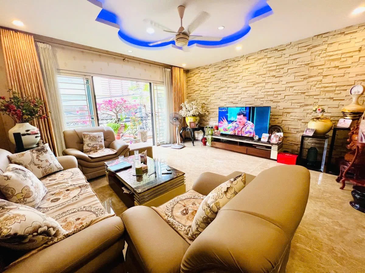 NHÀ ĐẸP GARA Ô ÔTÔ  Phố Bồ Đề 110m2 X 5 Tầng 30 tỷ Long Biên. 4