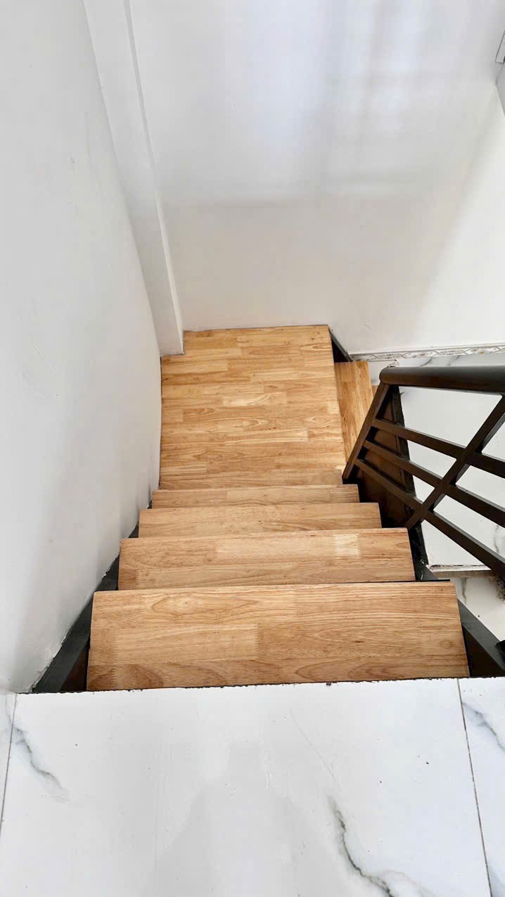 Nhà nhỏ mặt tiền Đô Đốc Lộc,p Tân Quý, q Tân Phú dt 16m2 1 lầu 1pn giá 2,6 tỷ