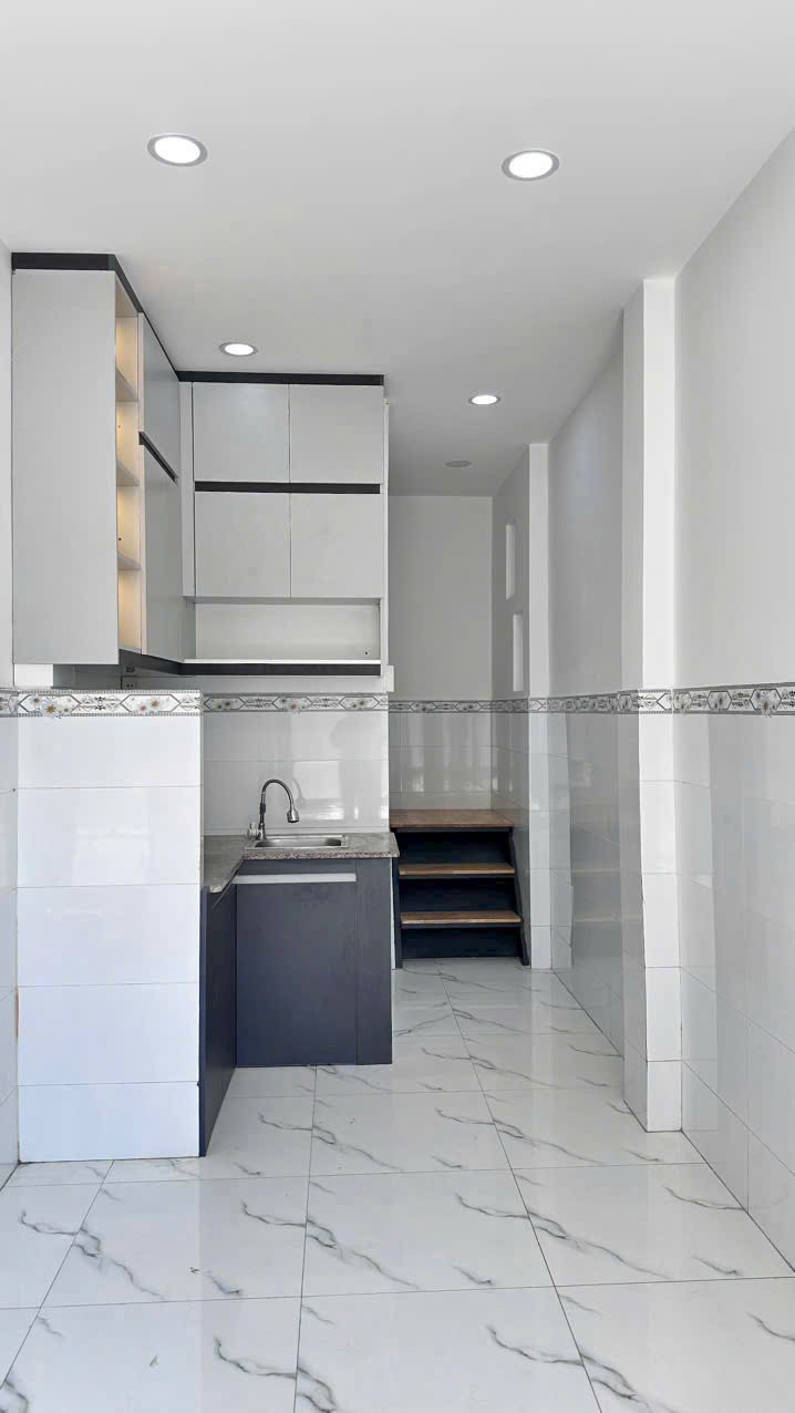 Nhà nhỏ mặt tiền Đô Đốc Lộc,p Tân Quý, q Tân Phú dt 16m2 1 lầu 1pn giá 2,6 tỷ 3