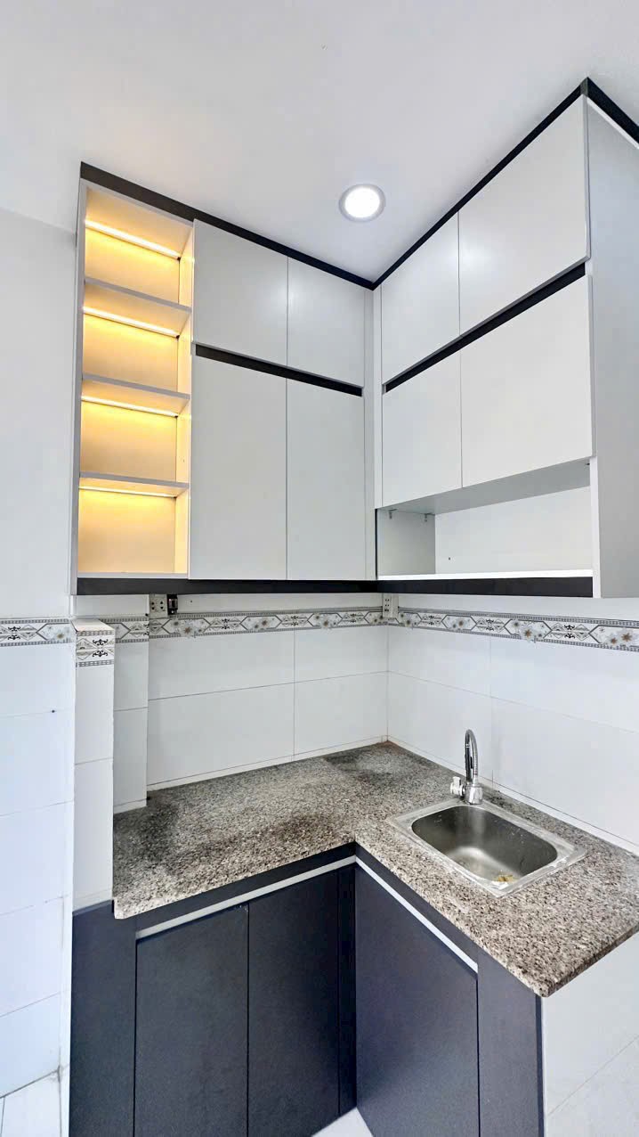 Nhà nhỏ mặt tiền Đô Đốc Lộc,p Tân Quý, q Tân Phú dt 16m2 1 lầu 1pn giá 2,6 tỷ 7