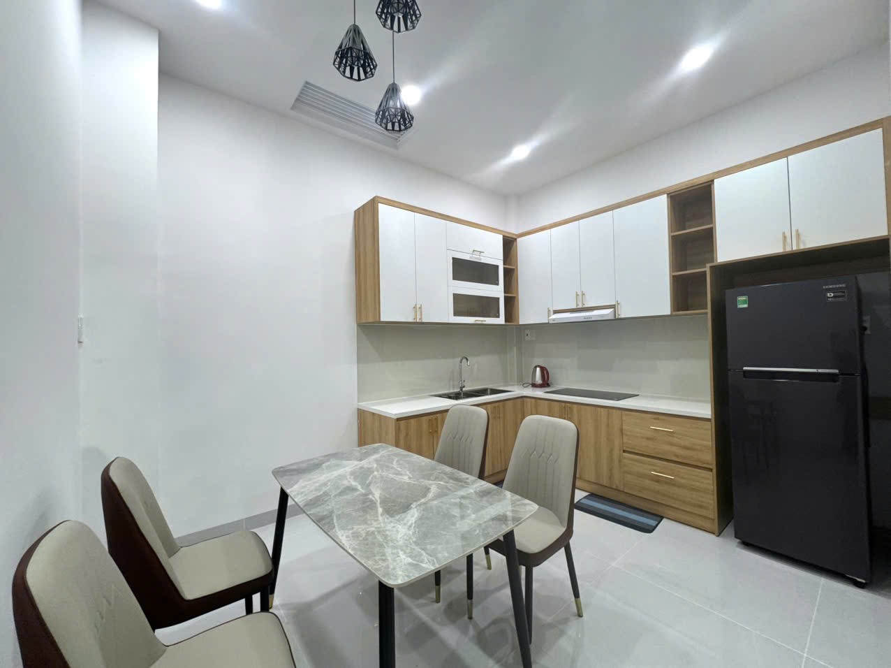 Nhà mới đẹp 3 tầng đường B5- TĐC KĐT VCN Phước Hải - phường Nam Nha Trang chỉ 6tỷ650tr 3