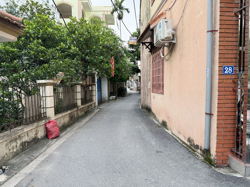 Bán nhà 3 tầng kiên cố 30,1m2, đầu Làng Cam, Phường Thuận An. Gần chợ, tiện ích đầy đủ, ô tô tới 5